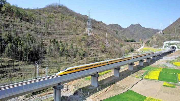 西十高铁启动时速385公里提速试验 中铁建电气化局供图