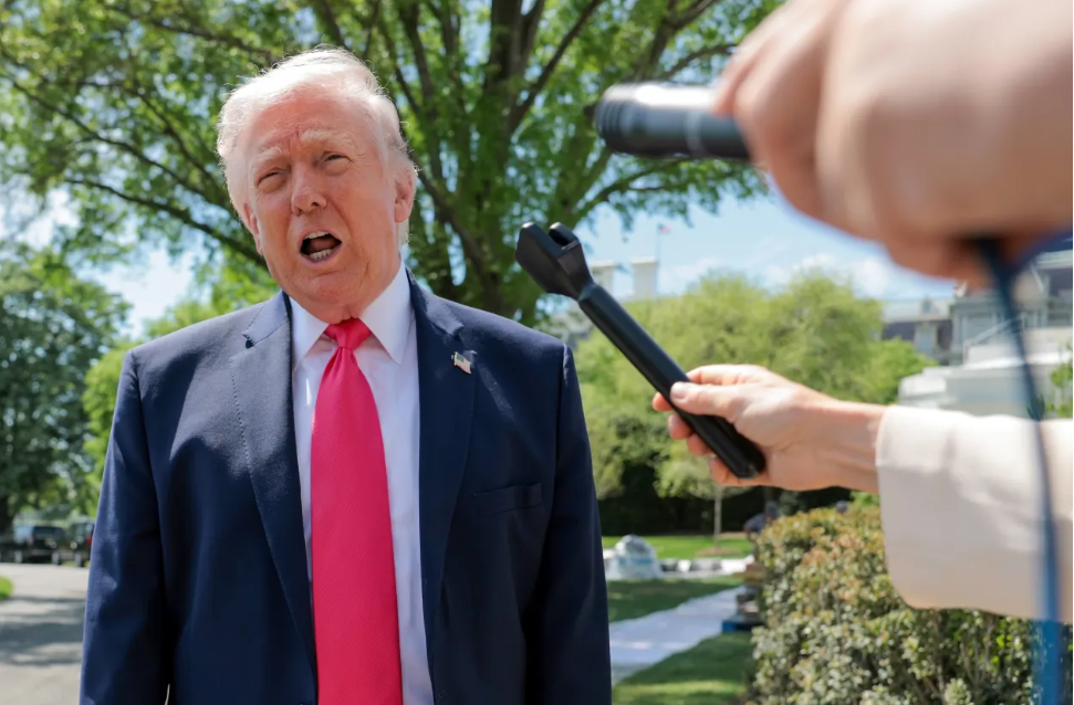 又改口？特朗普称汽油价格“不算很高” 经济支持率却跌至任内低位