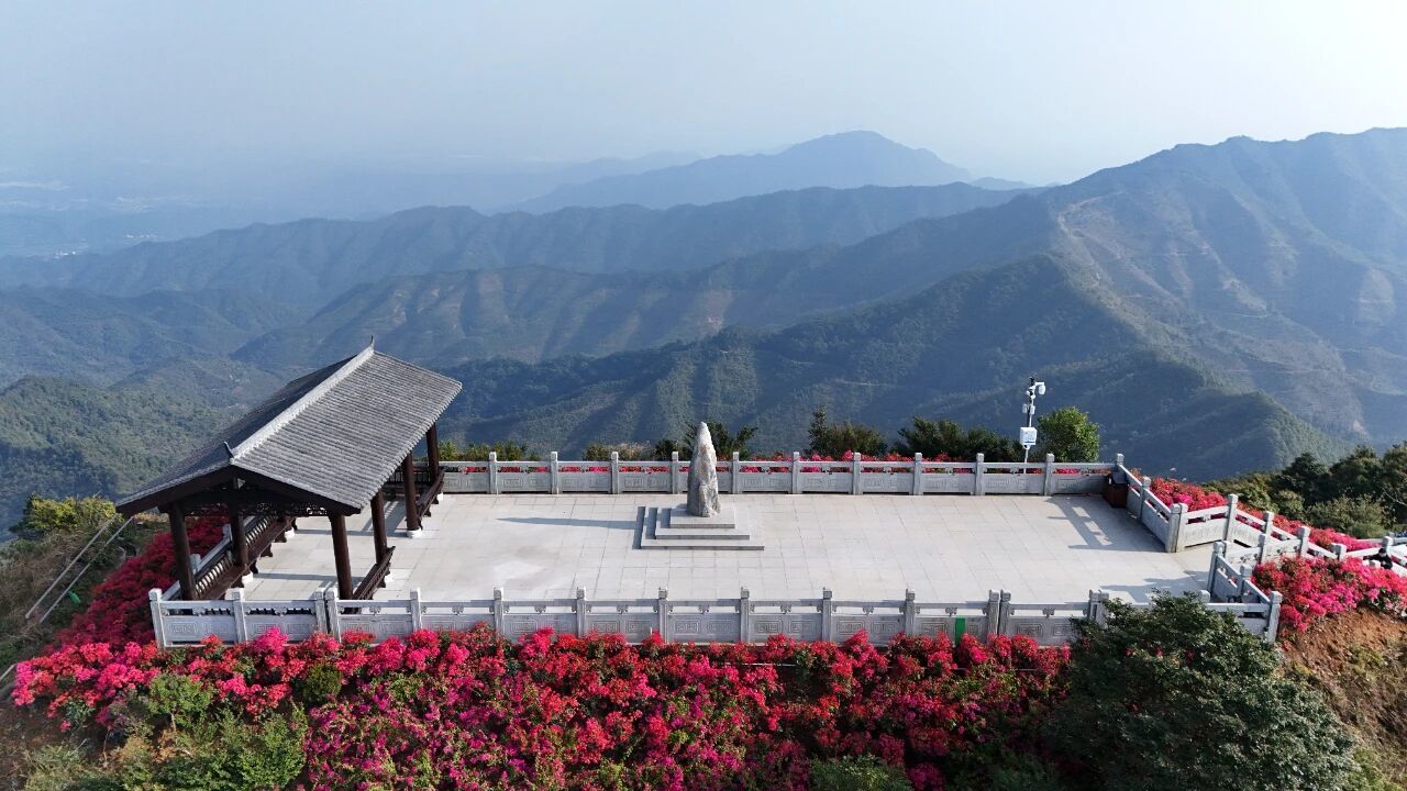 佛山第一高峰皂幕山。