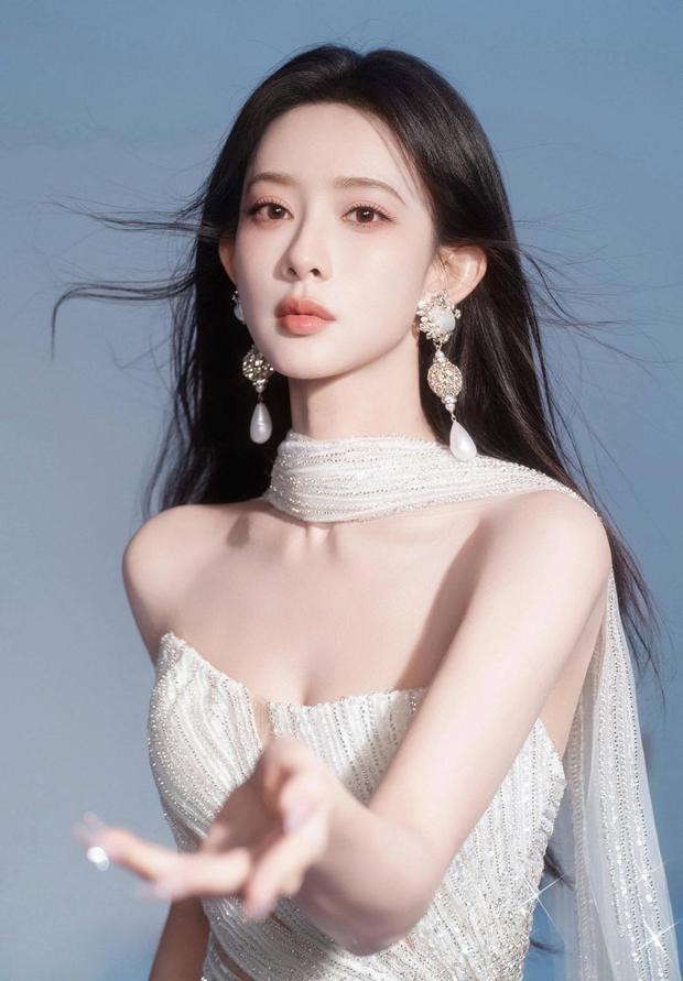 孟子义气质清冷又灵动，像童话里的公主。