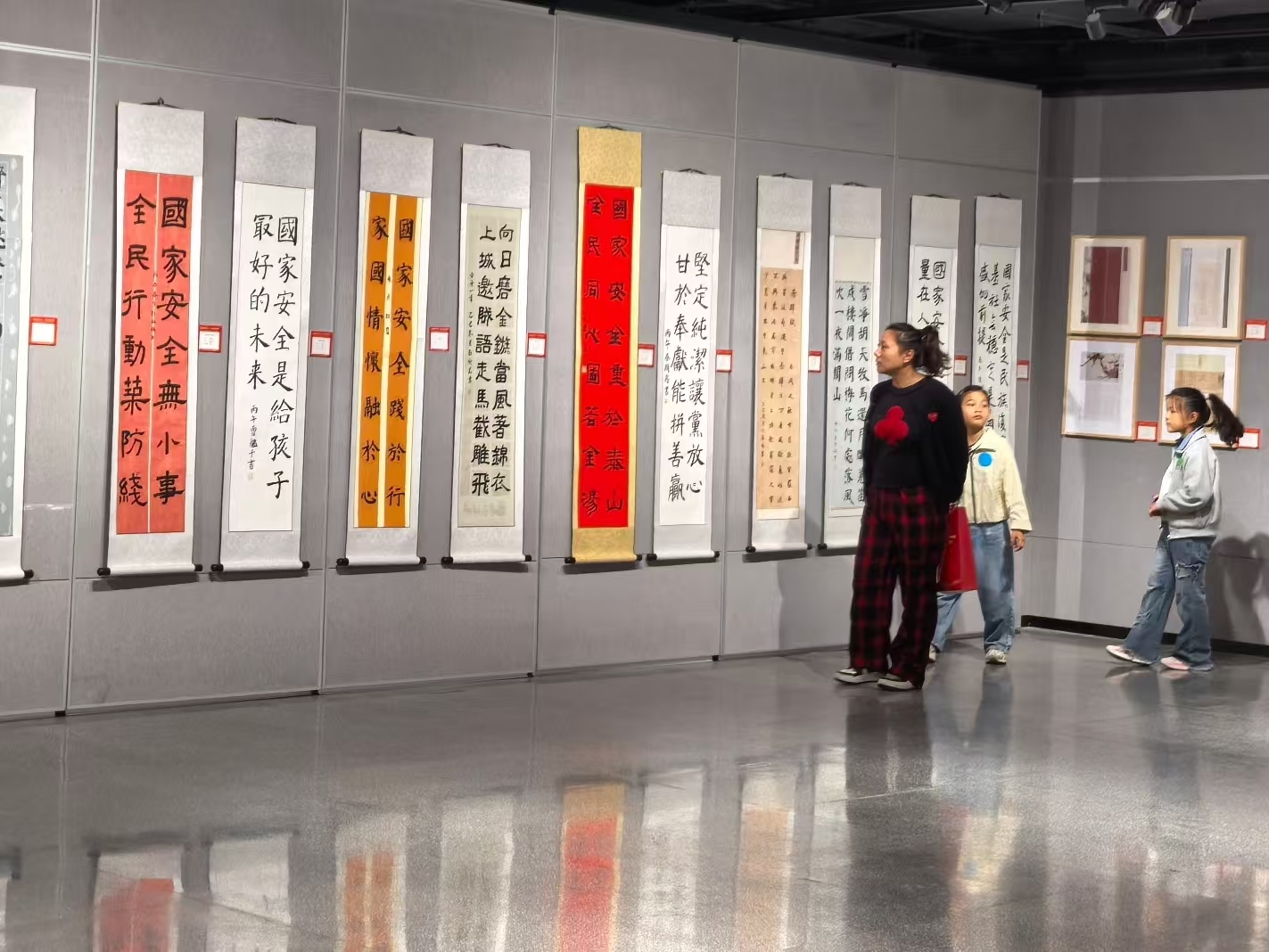 江苏南京：将军对话青少年 书画共绘国安情