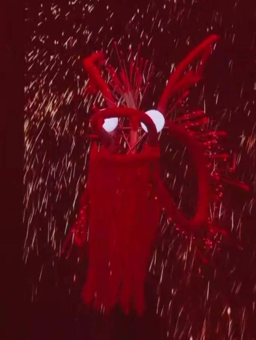 大坑舞火龙“炸场”互联网大会，香港非遗“硬控”科技感舞台