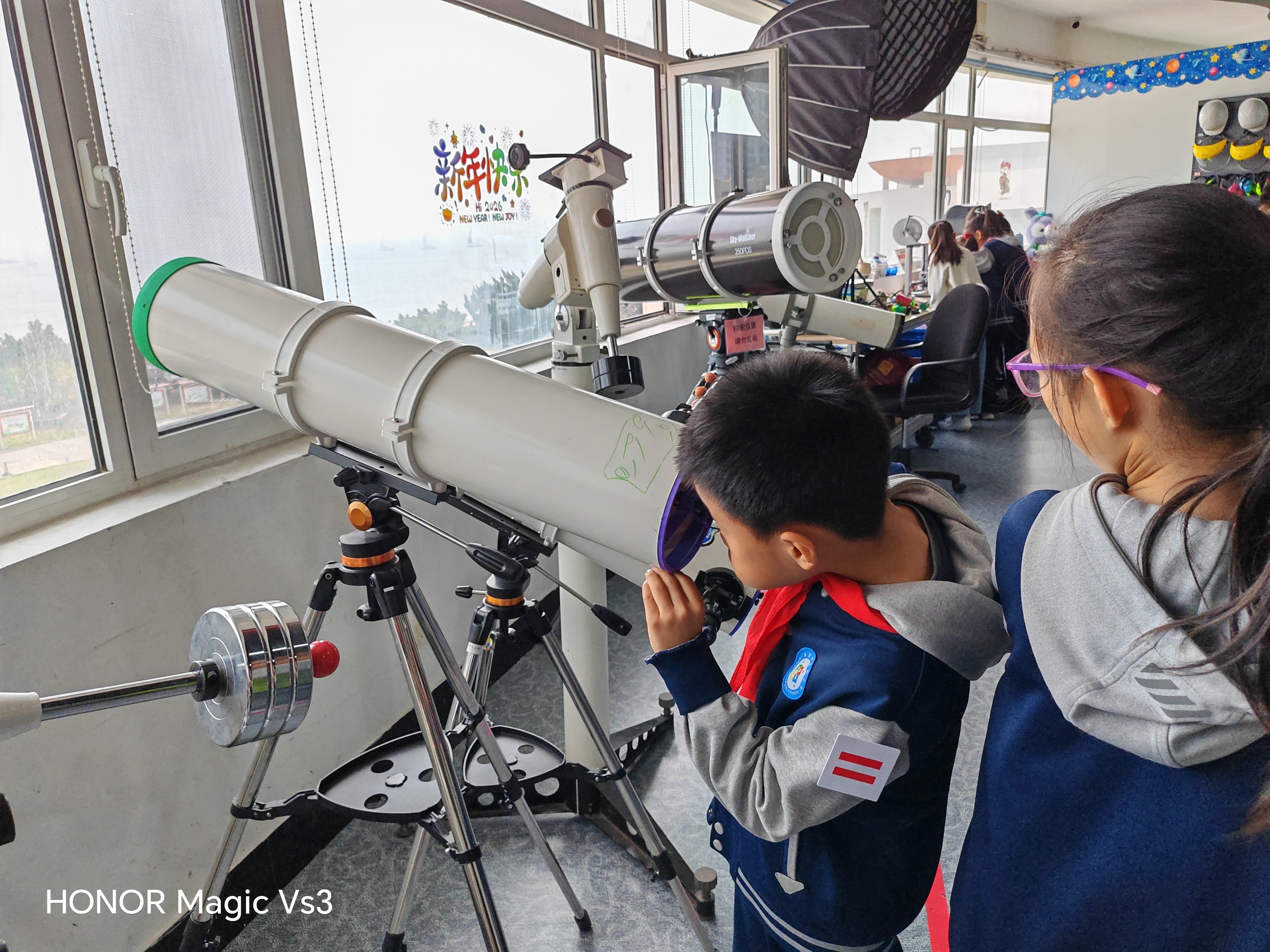 疯狂科学嗨翻天！解锁奇妙新世界——青岛市实验小学四五中队开展STEM科创研学活动