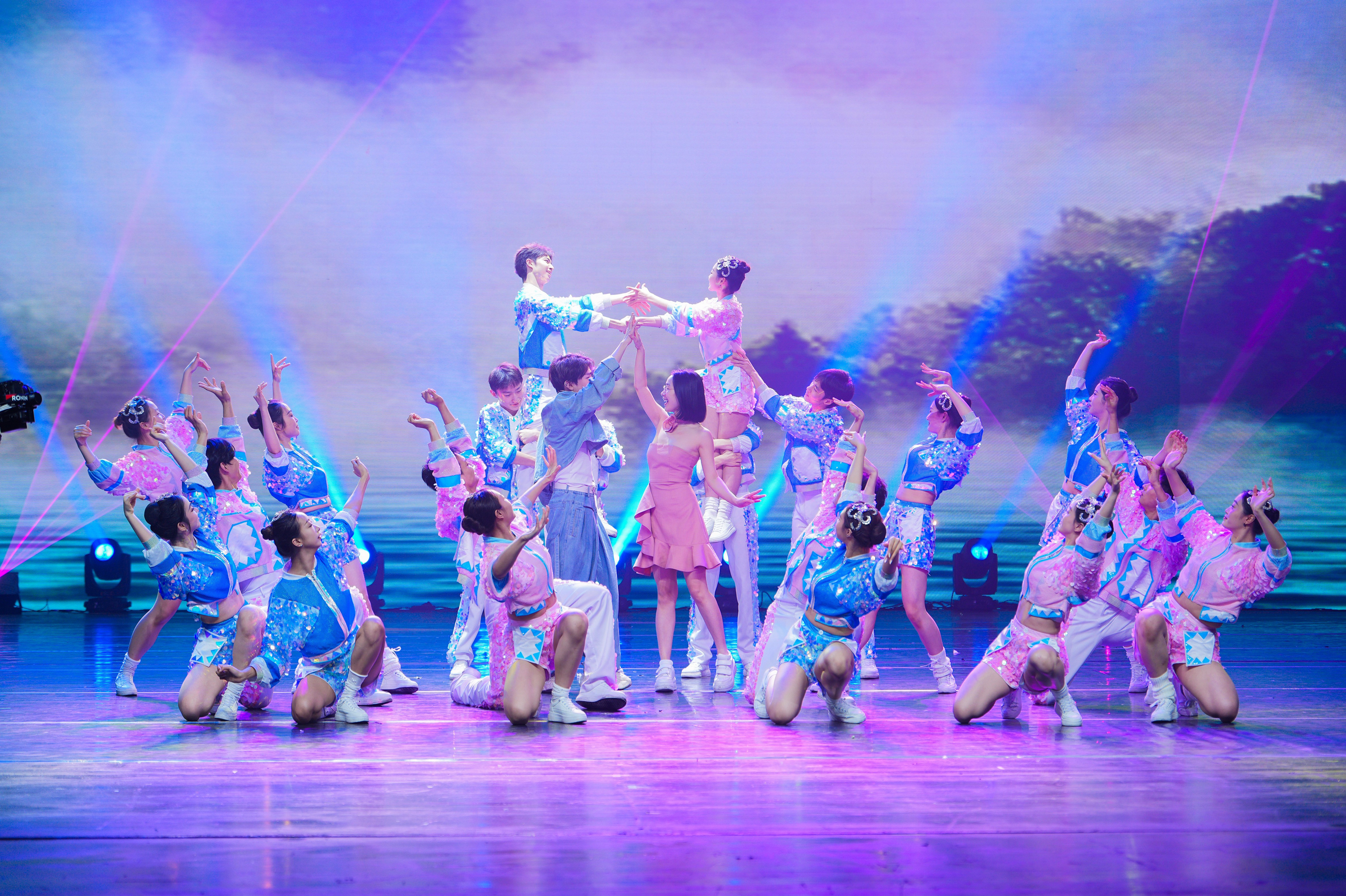 一江春色舟同渡，两岸弦歌夜未央 ——“春在湘江”艺术汇演侧记