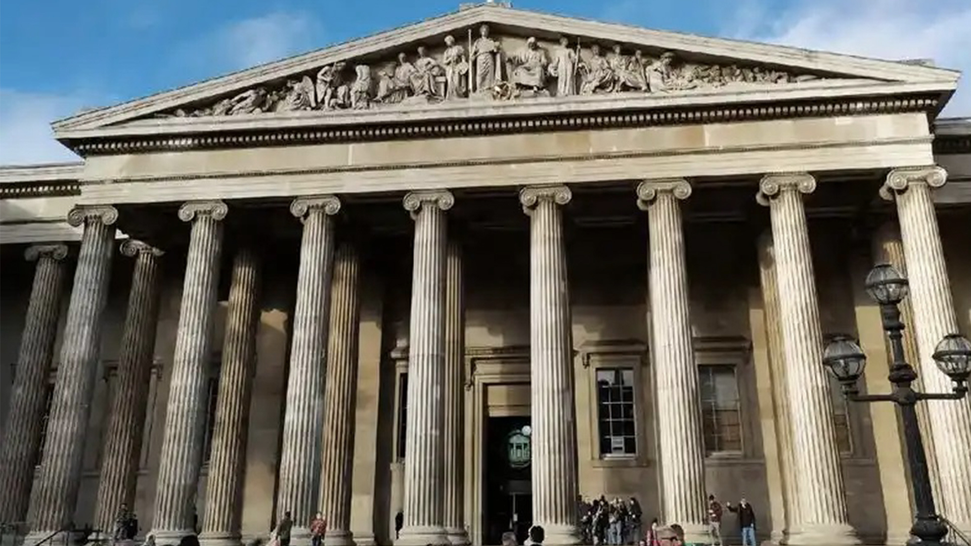 英国考虑向外国游客收取博物馆门票，引发强烈反对并被要求归还文物，“为什么我们要花钱去看原本属于我们的文化遗产？”