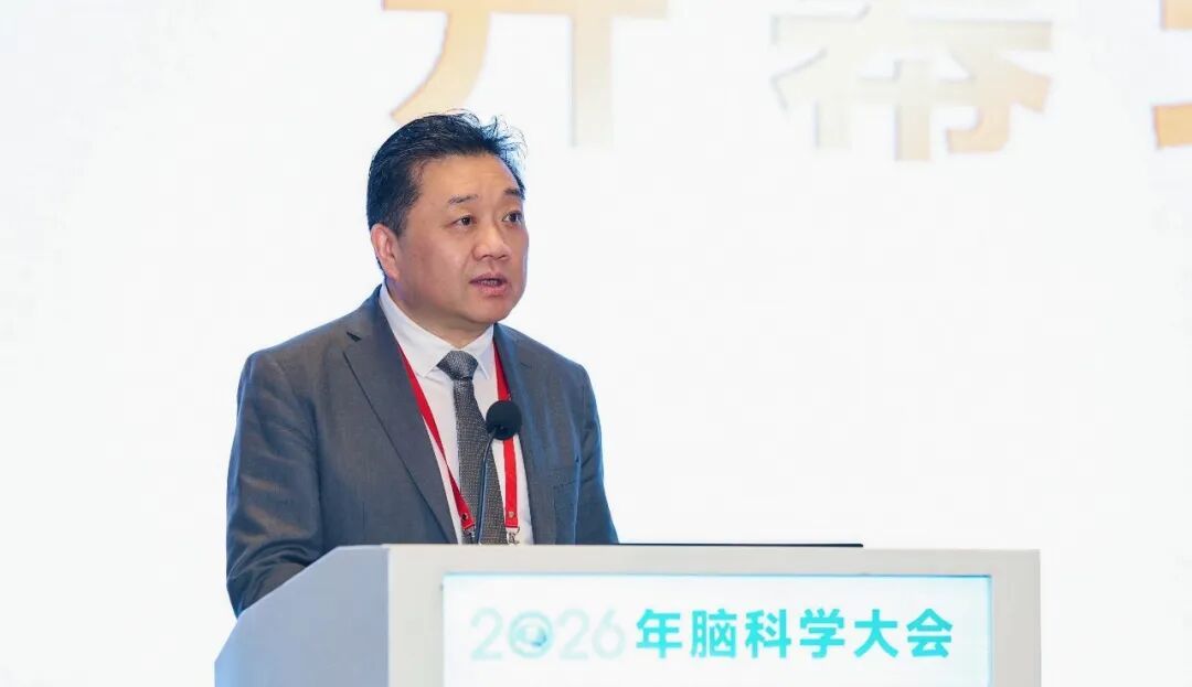 ↑大会主席、中华医学会神经外科学分会主任委员、华山医院院长毛颖教授致辞表示,神经外科分会主办的脑科学大会是第一次,脑科学是神经外科一个主要的发展方向,国内很多神经外科已经在脑科学上做了很好的布局。