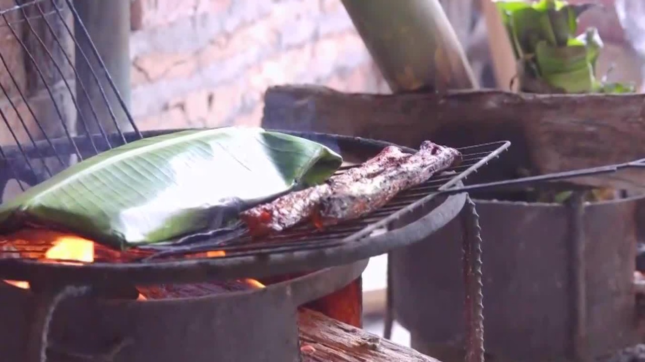 基诺族看似古朴的食物加工方式，能把山野自然的本味激发到极致