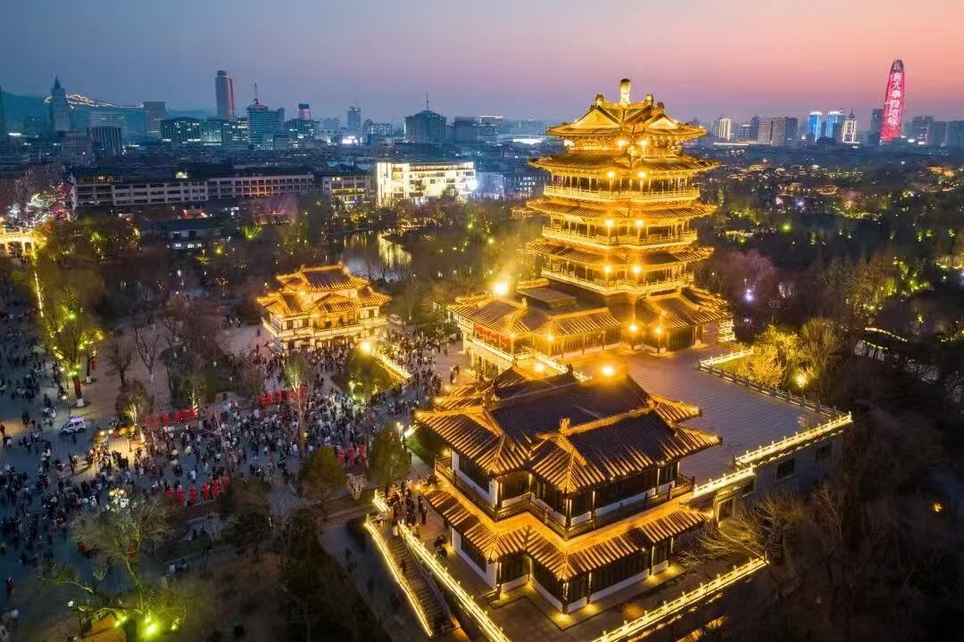 济南市大明湖景区超然楼。图源济南发布