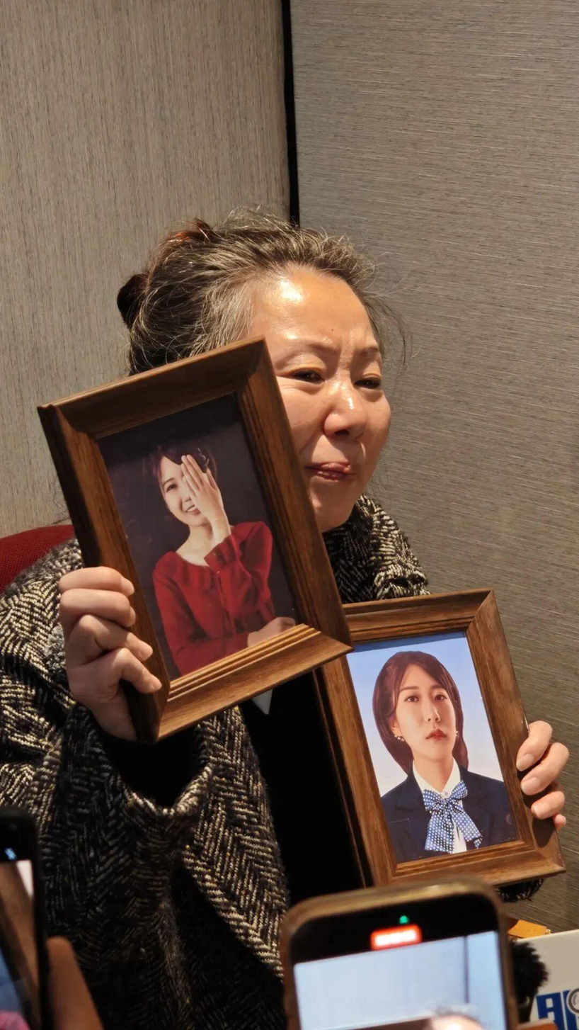 4月12日，多人诽谤侮辱家门口遇害女子及其母被拘，当事人将提刑事自诉。