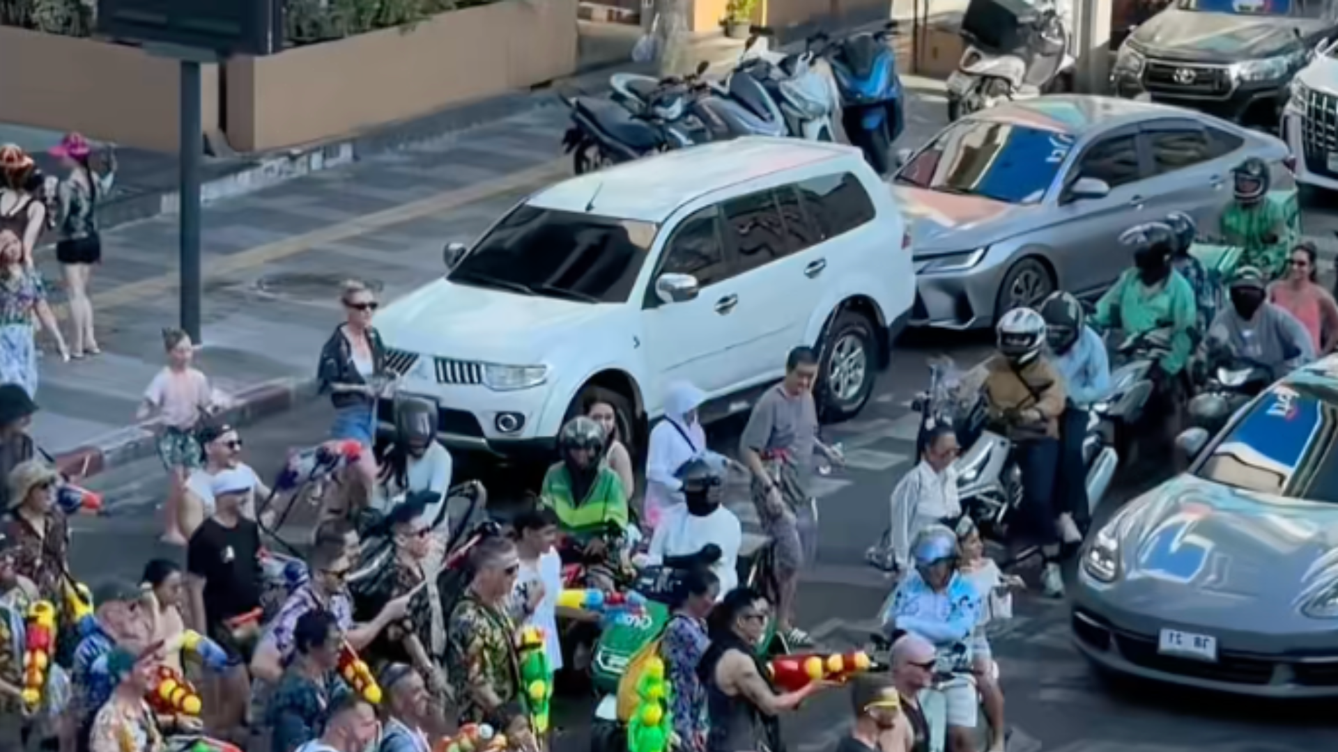 就很离谱！泰国泼水节6天216人因车祸死亡，较去年同期还下降了6.5%