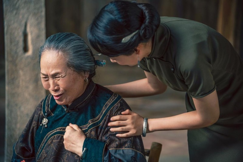 家国情怀铸精品 老戏骨坐镇短剧《纸短情长》 演技赋能短剧新赛道 家国情怀铸精品 老戏骨坐镇短剧《纸短情长》 演技赋能短剧新赛道