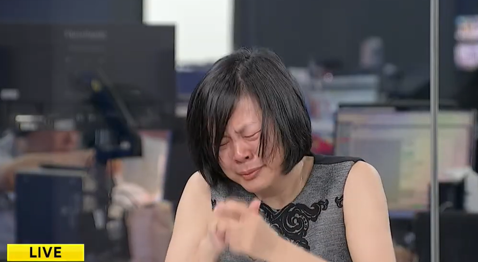 4月15日,李贞秀在政论节目情绪激动落泪。