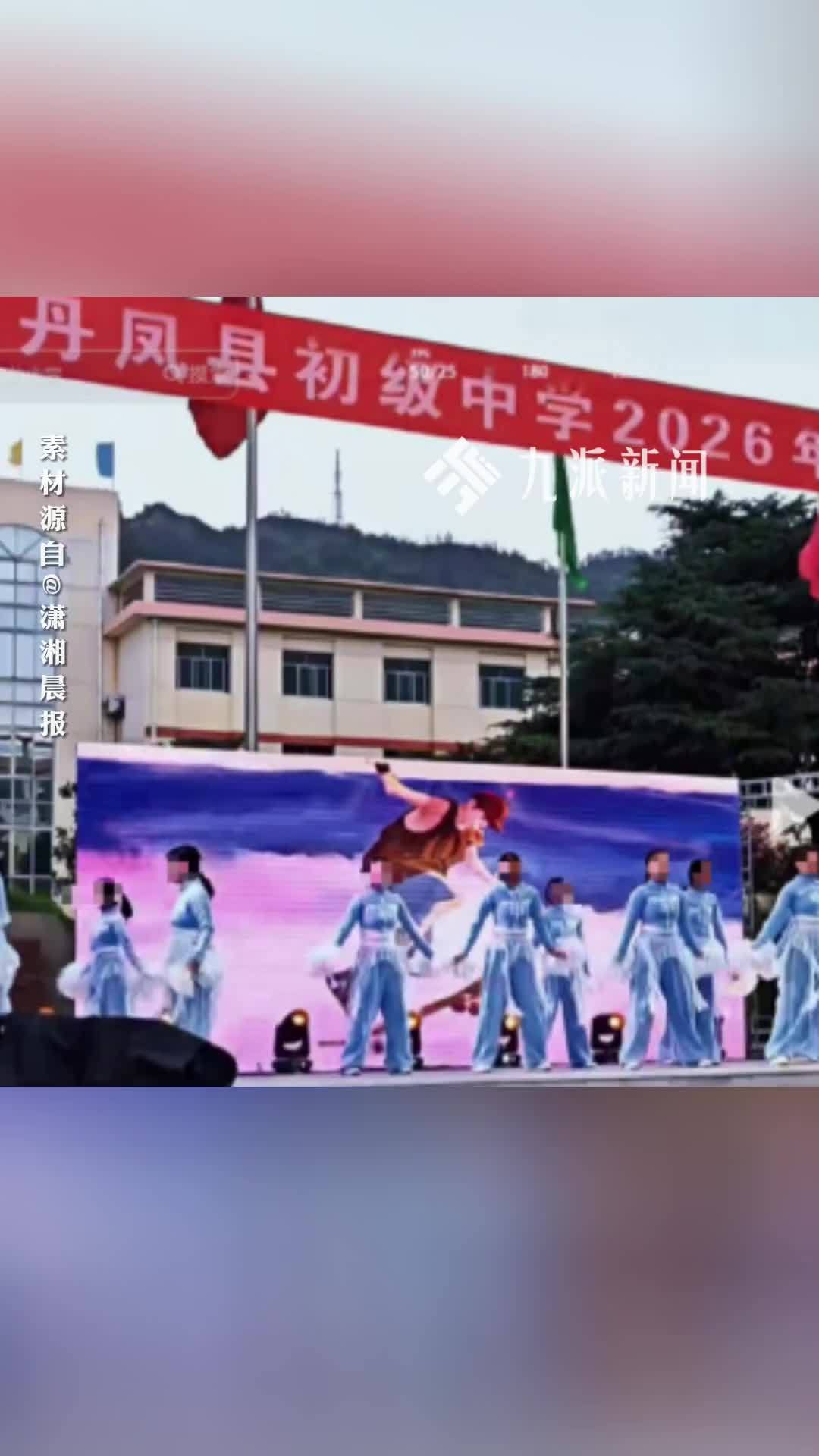 中学生演出服集体退货，家长称表演取消却被商家晒视频“打脸”