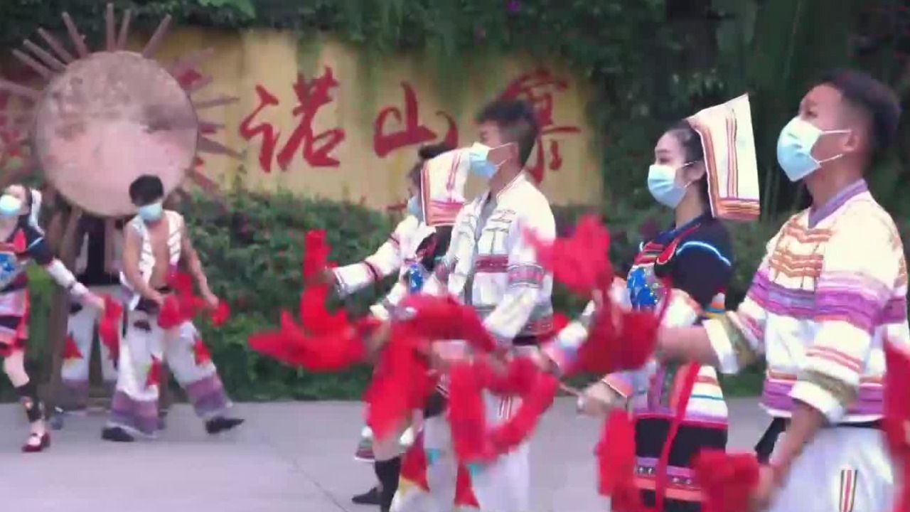 新一代的基诺族正依靠民族文化和自身的勤劳智慧，改变着自己和家乡