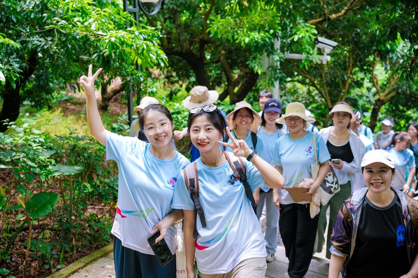 湾区织梦・潮涌未来 200余深港澳青年徒步福田展青春风采