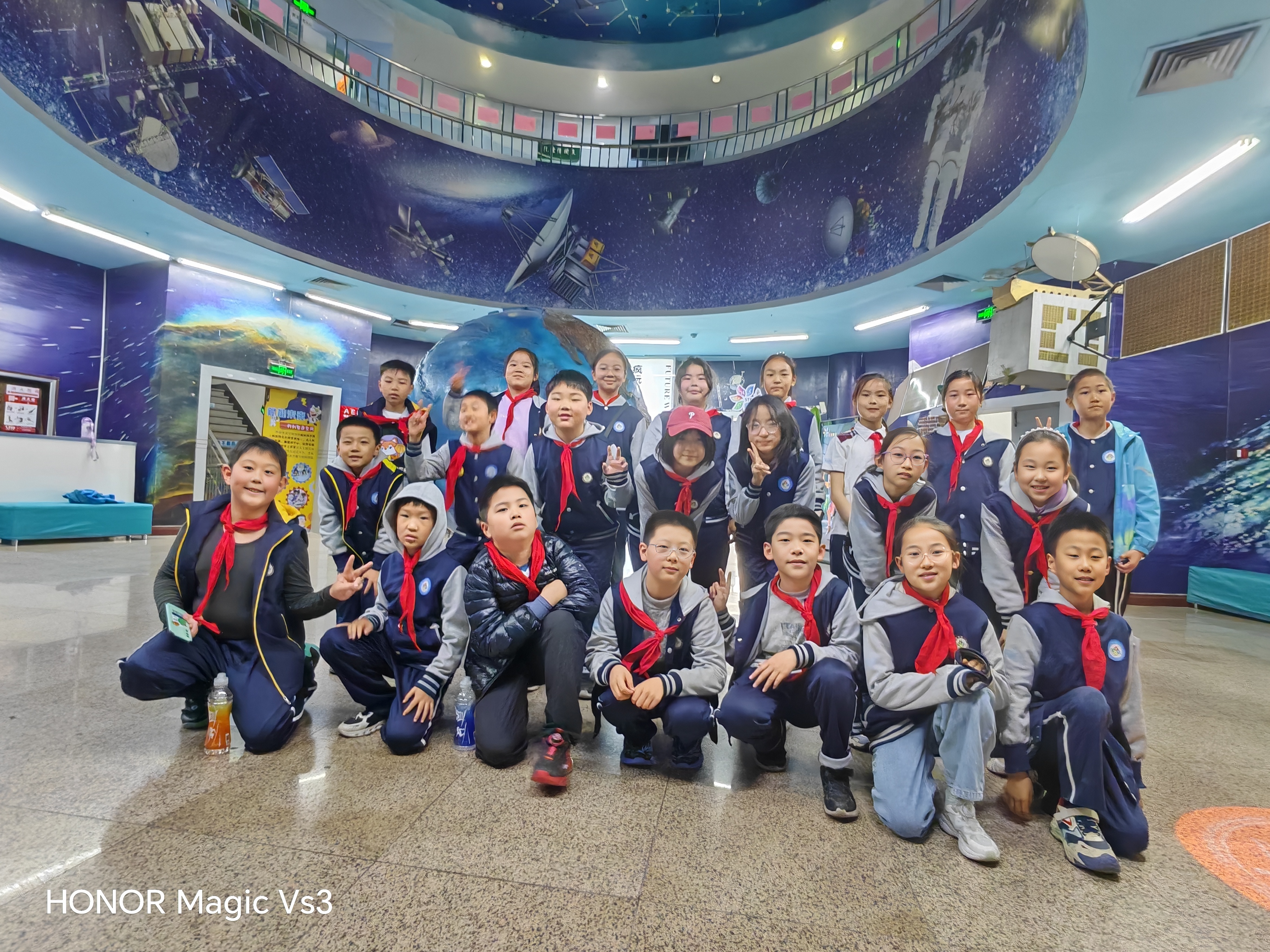 疯狂科学嗨翻天！解锁奇妙新世界——青岛市实验小学四五中队开展STEM科创研学活动