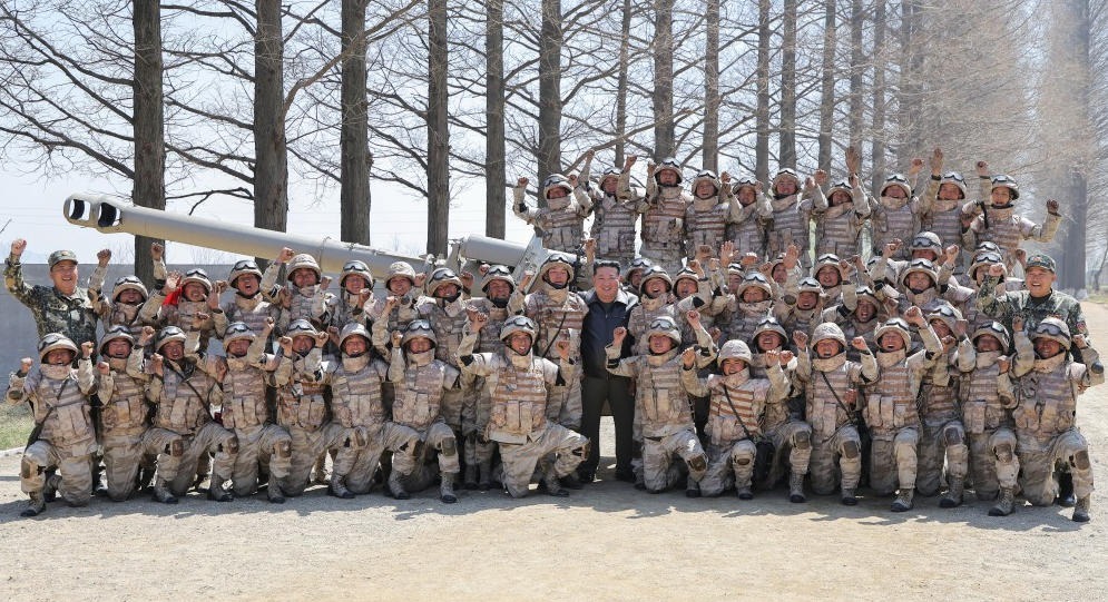 金正恩太阳节本领侦探炮兵，韩媒点出不寻常之处