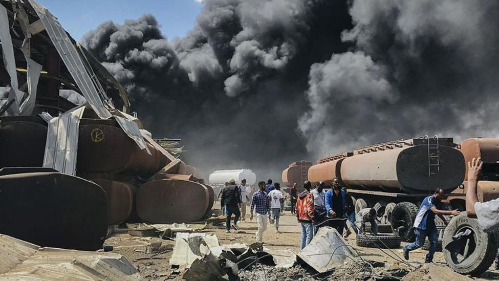 据伊朗伊斯兰共和国通讯社报道，初步估算伊朗损失达2700亿美元