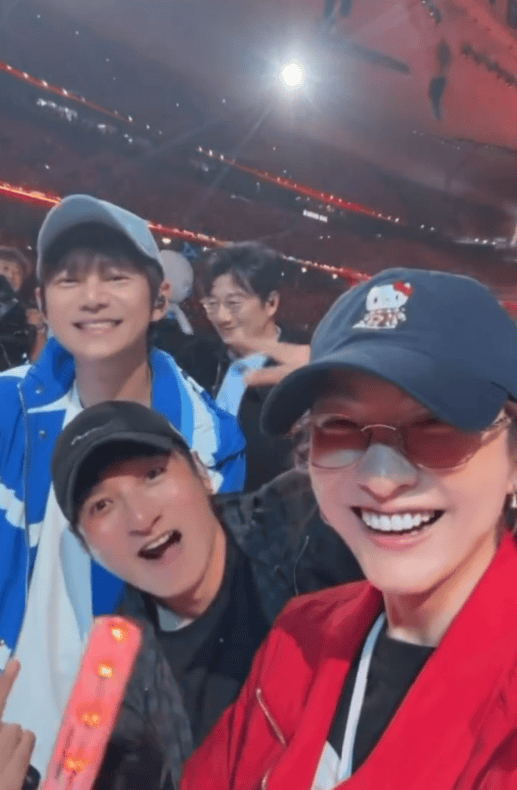 吴昕、李维嘉、何炅同框合影，梦回《快乐大本营》！