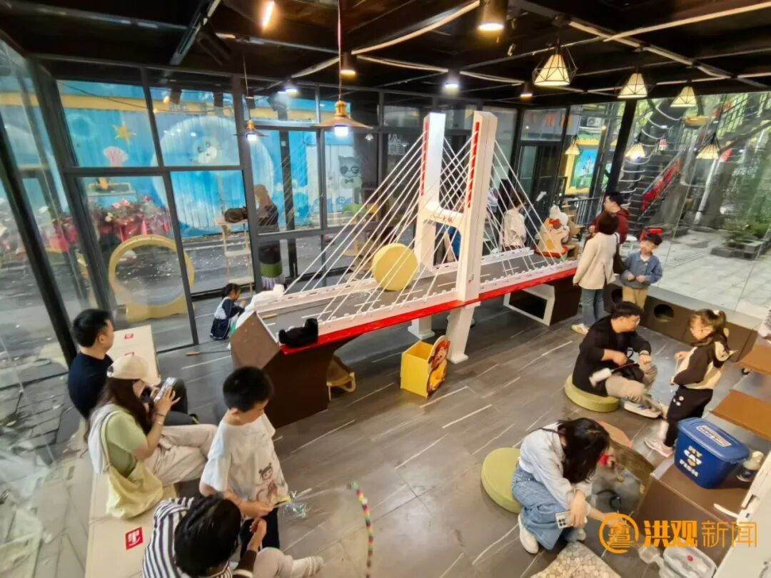 南昌首家“流浪猫再就业小院”开业 12只流浪猫化身“天选打工猫”