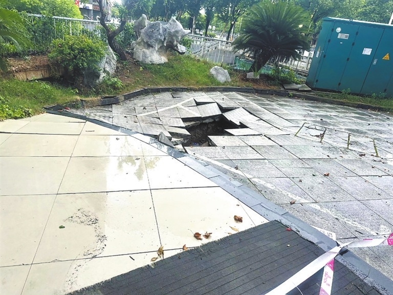 长虹大道塌陷路段。