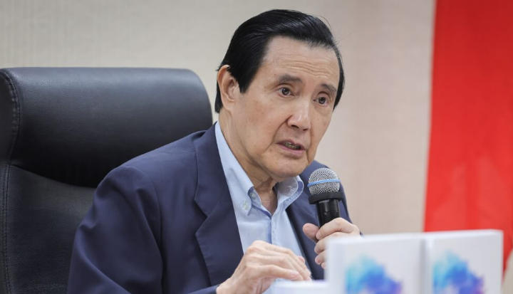 马英九致电老友杨渡,驳斥健康退化论调