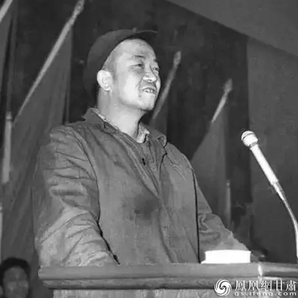 1970年4月，王进喜回到家乡甘肃玉门出席全国石油工作会议。资料图片