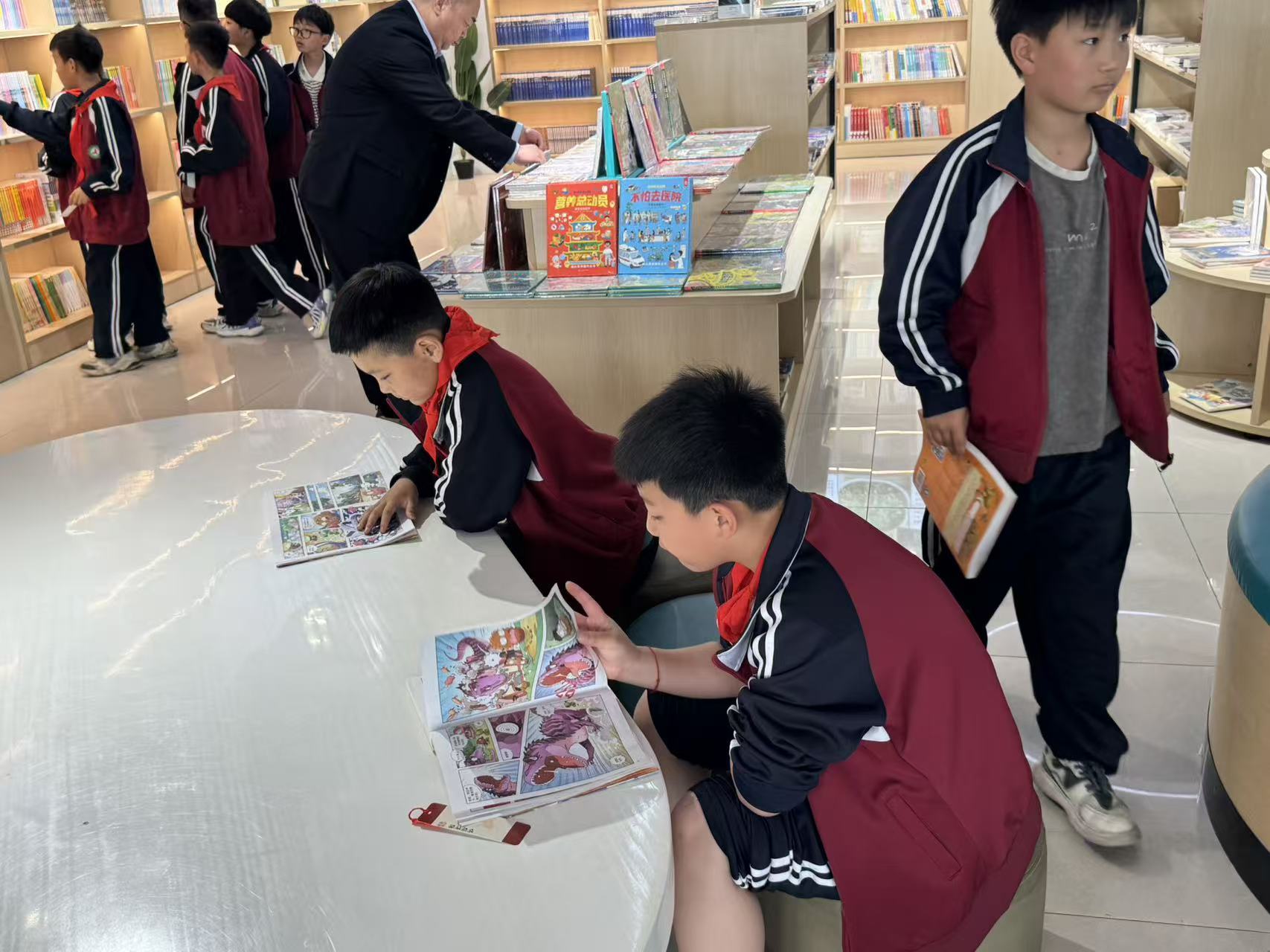 豫阅润郏县 书香启新程！郏县新华书店举办世界读书日系列活动