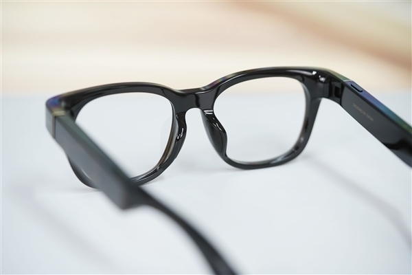 今年发布！苹果首款AI智能眼镜细节曝光：多框型可选、自带摄像头