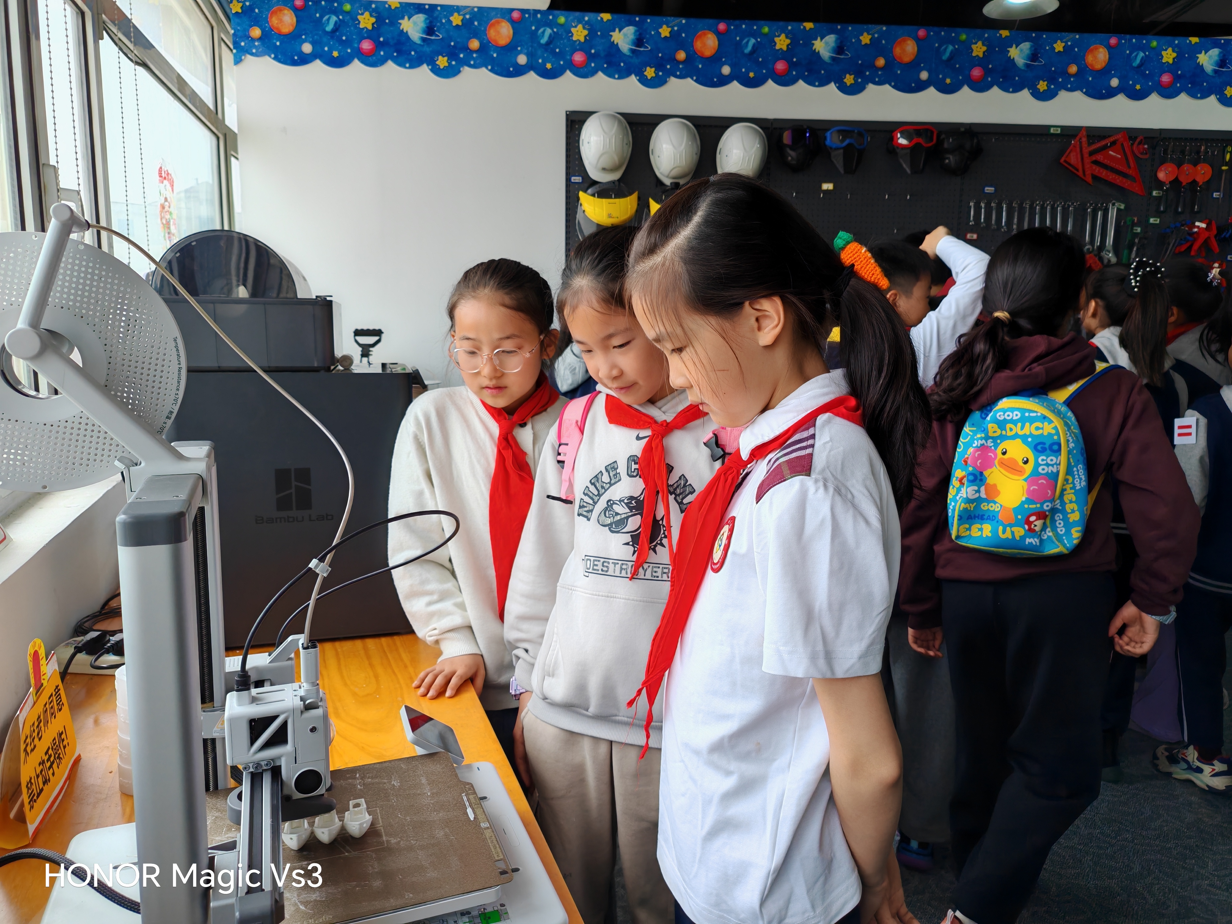疯狂科学嗨翻天！解锁奇妙新世界——青岛市实验小学四五中队开展STEM科创研学活动