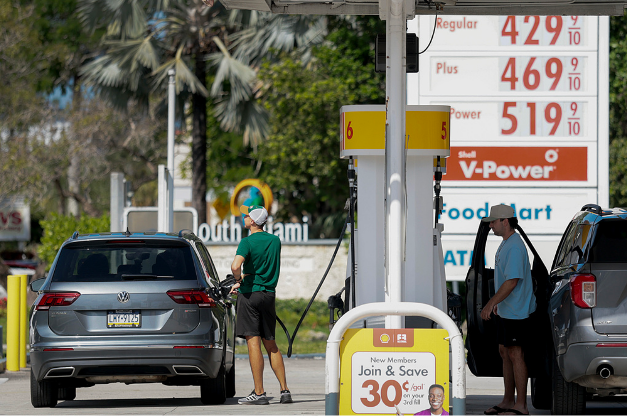 特朗普“封锁令”已生效！资深交易员：美汽油价格或很快突破5美元