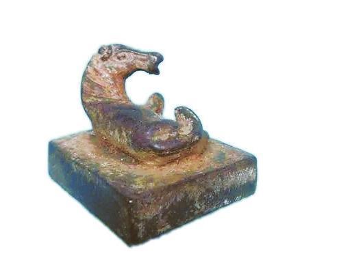 泾川县玉都镇太阳墩出土的铜“归义侯印”