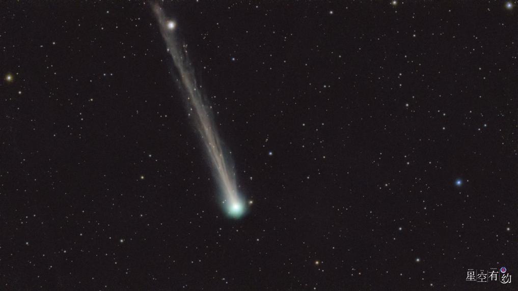 4月11日，在河北承德兴隆县利用远程天文台拍摄的C/2025 R3彗星。（张圣哲　摄）