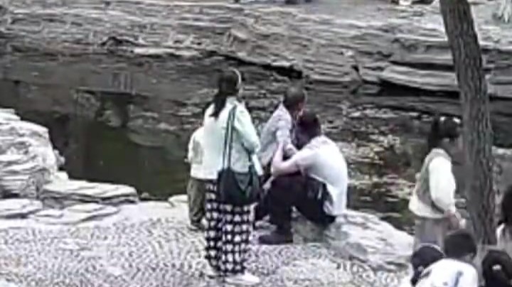 兰州辅警黄泽斌跳湖勇救落水儿童　事后悄然离去