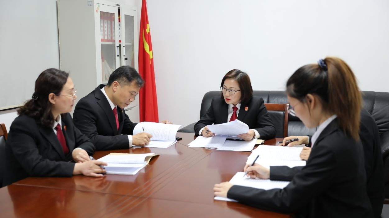 召开会议剖析案件
