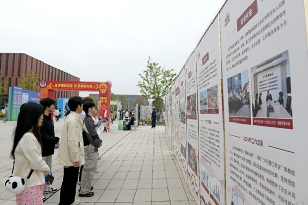 活动现场（摄影：施培松、校青媒）