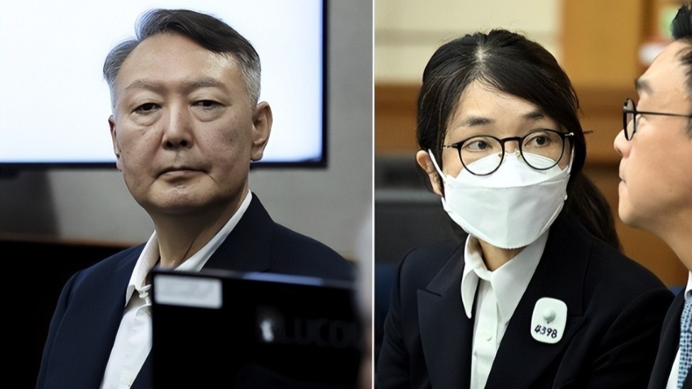 韩媒：时隔9个月首次会面，尹锡悦面带微笑看着金建希却惨遭无视