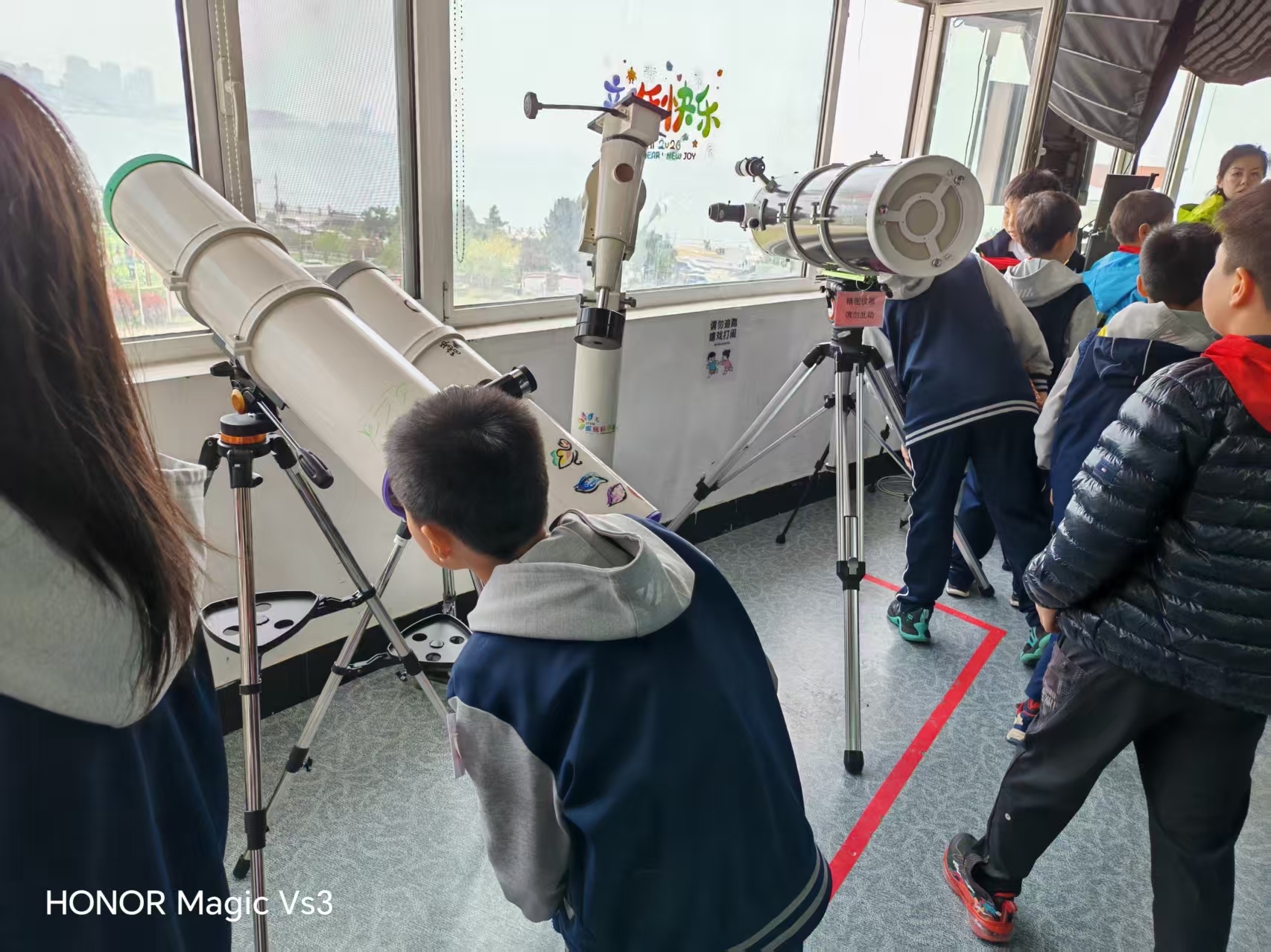 疯狂科学嗨翻天！解锁奇妙新世界——青岛市实验小学四五中队开展STEM科创研学活动