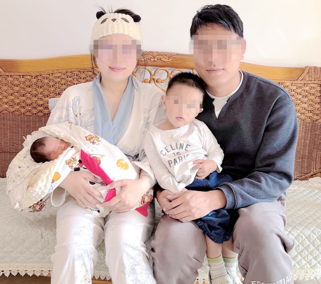 同一个产房，妈妈凑了一对“好”宝宝