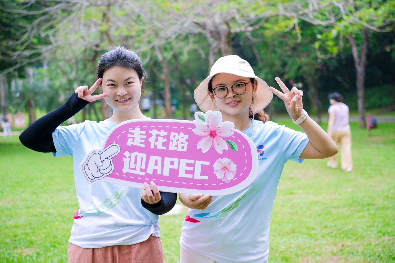 湾区织梦・潮涌未来 200余深港澳青年徒步福田展青春风采