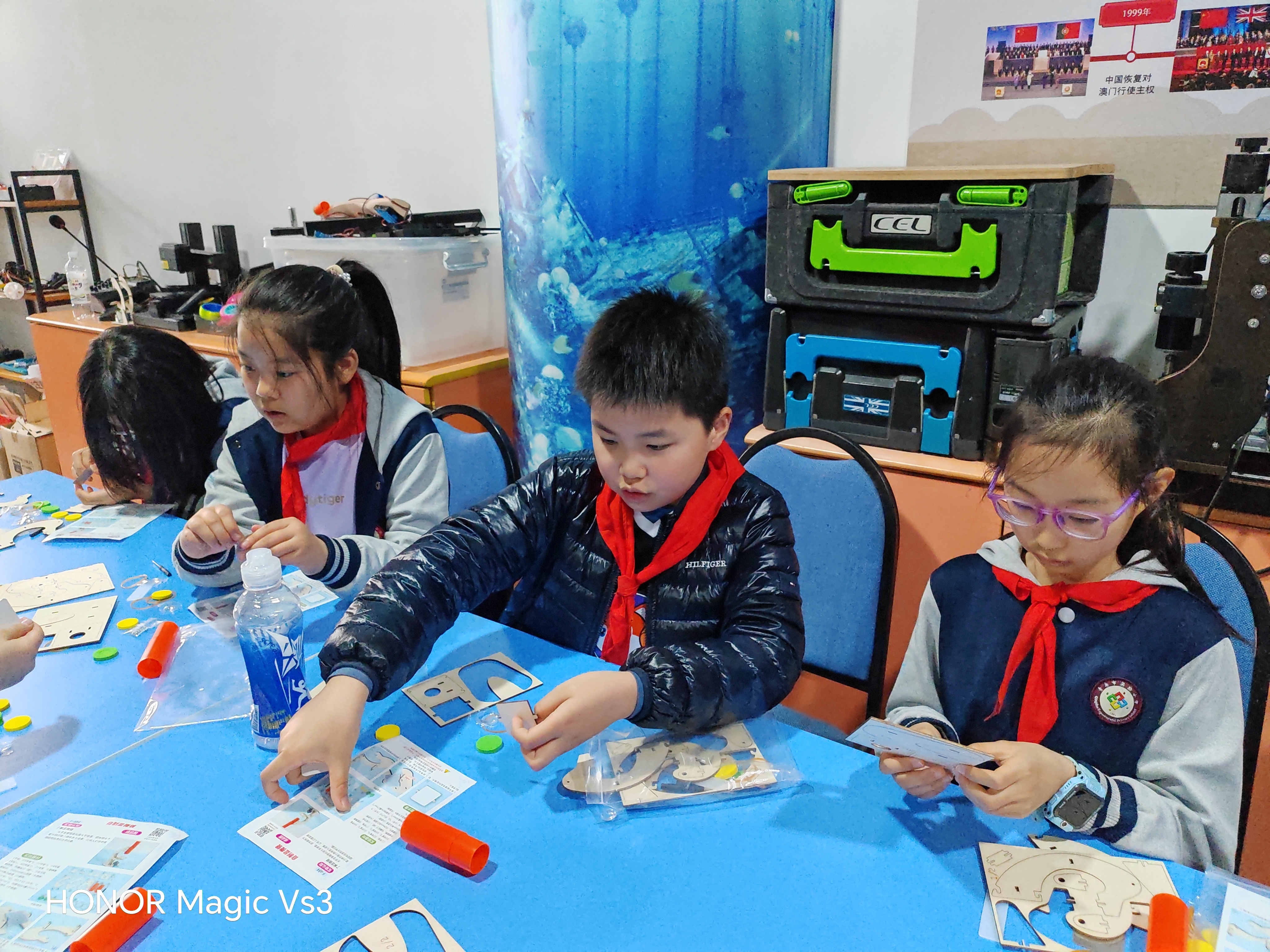 疯狂科学嗨翻天！解锁奇妙新世界——青岛市实验小学四五中队开展STEM科创研学活动