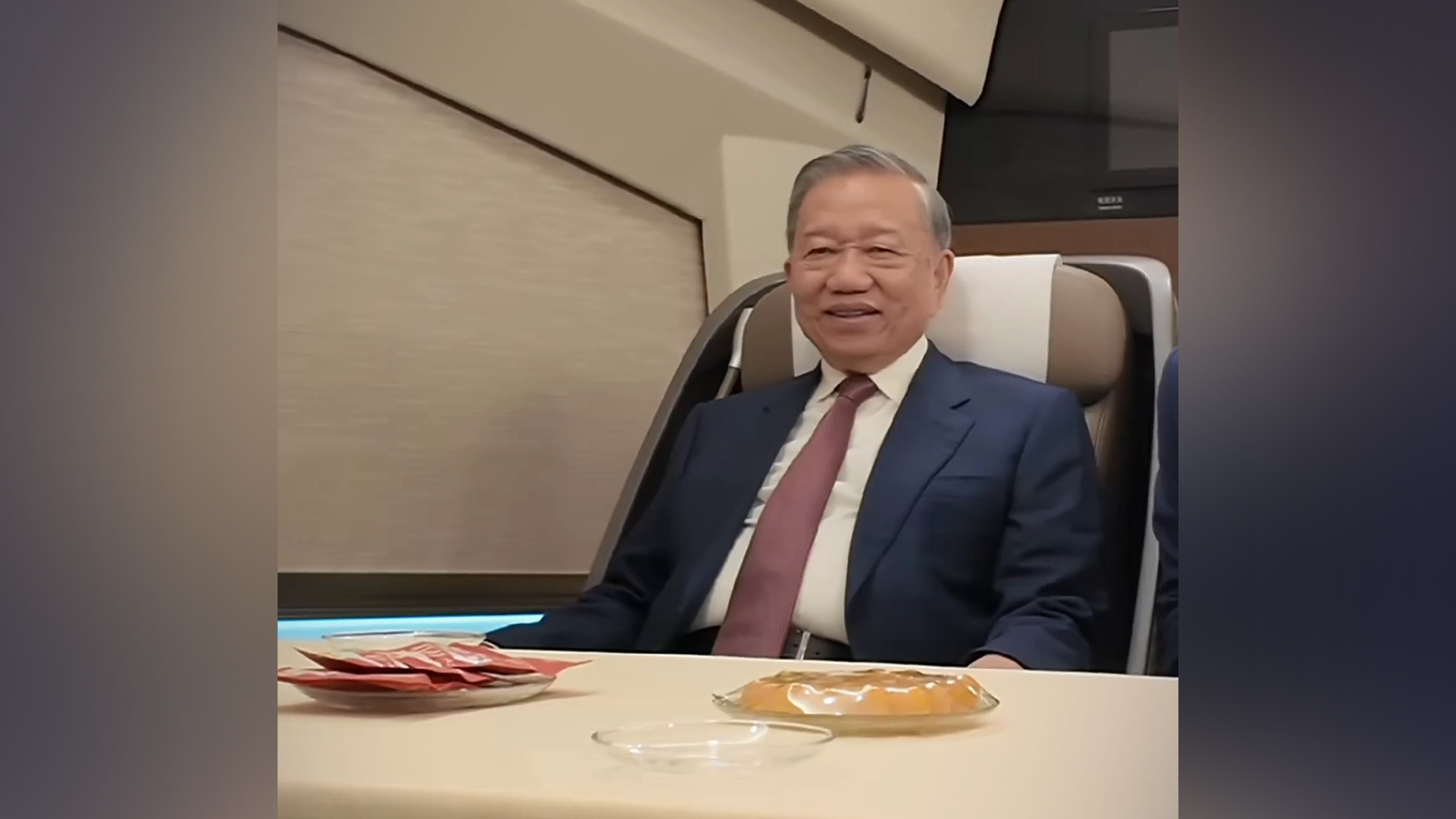 对中国高铁建设发展兴趣浓厚！越共中央总书记、国家主席苏林再乘高铁赴广西，车程约10小时