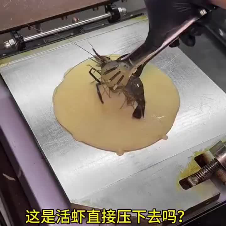 深圳街头罗氏虾饼，真材实料看得见，刚出锅香气扑鼻