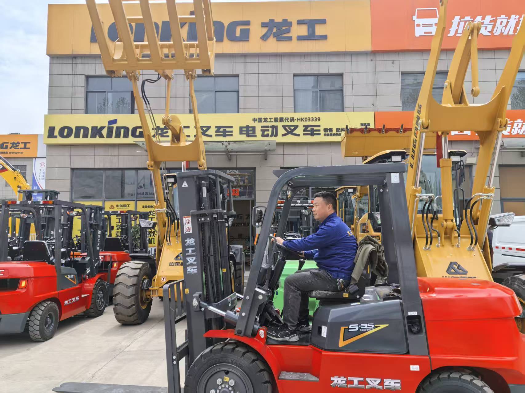 周原镇技能惠民：农民变身叉车工 月入5000+端稳致富饭碗