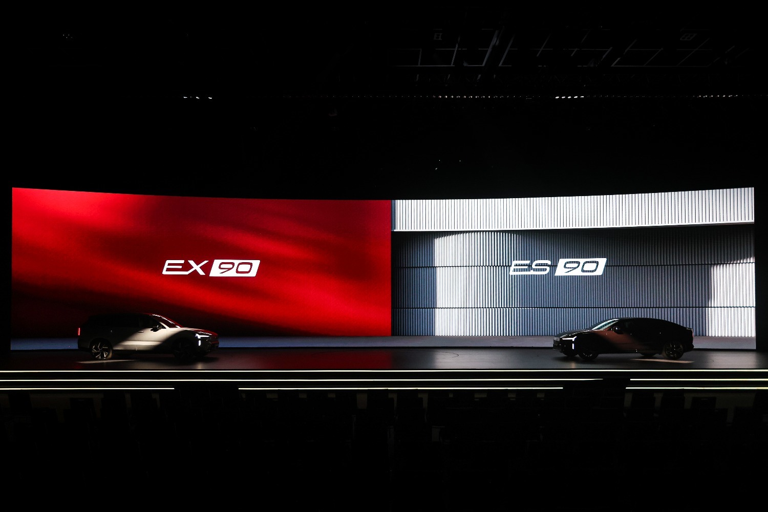 99年安全哲学再进阶 沃尔沃EX90/ES90纯电双旗舰预售价42.99万元起