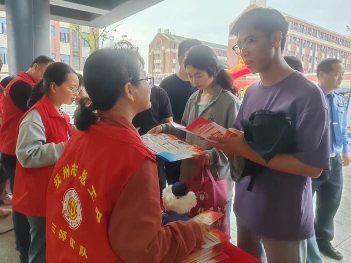 有奖答题、交通安全讲座、展板互动，抚州国安知识进校园