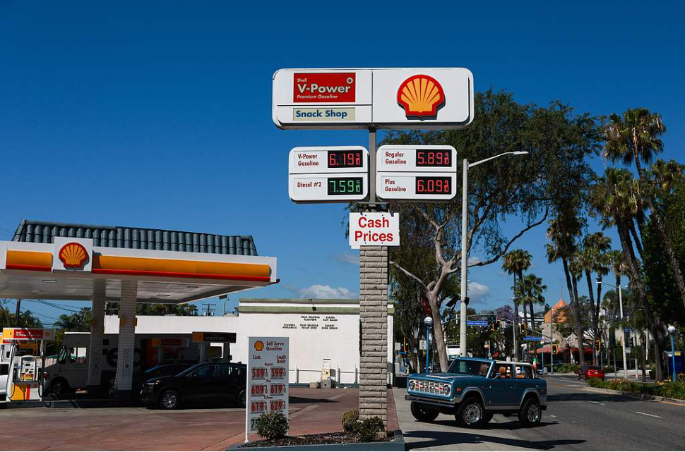 每加仑5.86美元！美加州汽油库存降至纪录最低 未来几周将加速恶化