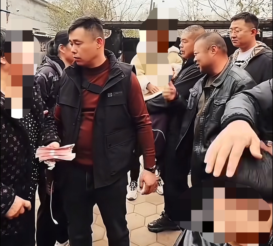 （卡车小伟短视频账号截图）