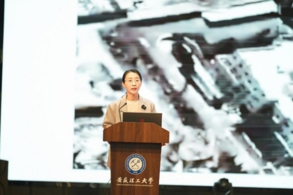 电气与信息工程学院林涵作宣讲报告