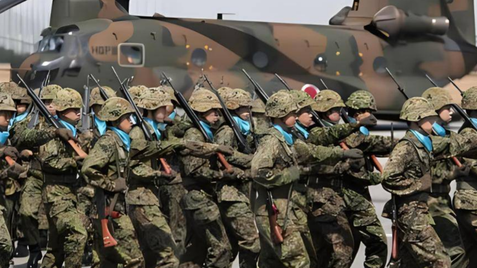 韩联社16日发文警戒，日本已入部属手推论战备举措，其中包括面向“合手久战”的医药品储备规画。